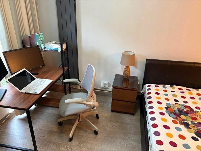 4 Bedroom Apartment To Rent In Rhodeswell Road, London, E14