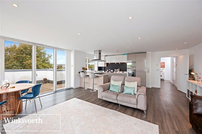 2 Bedroom Flat For Sale In Goldstone Crescent, Hove, East Sussex, BN3
