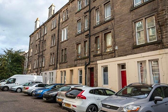 2 Bedroom Flat To Rent In Drum Terrace, Edinburgh, Midlothian, EH7