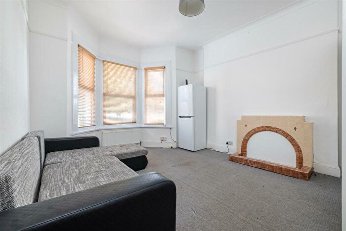 1 Bedroom Flat To Rent In Park Road, London, E10