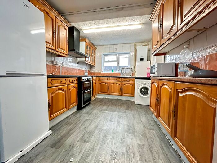 2 Bedroom Flat To Rent In Rutland Avenue, High Wycombe, HP12