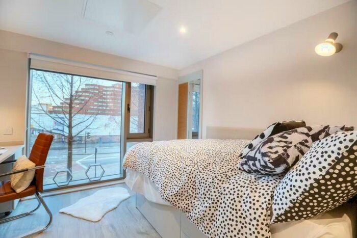 Apartment To Rent In Moore Street, Sheffield, S3