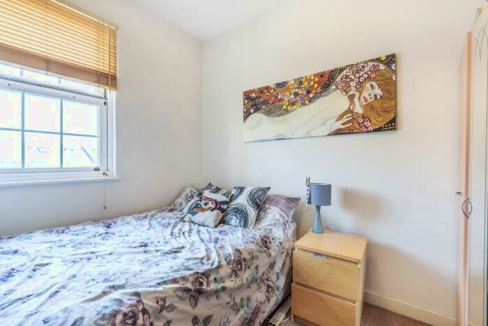 2 Bedroom Apartment To Rent In Sovereign Crescent Surrey Quays, SE16