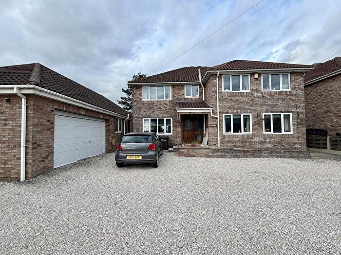 6 Bedroom Detached House For Sale In Bishopdyke Road, Sherburn In Elmet, LS25