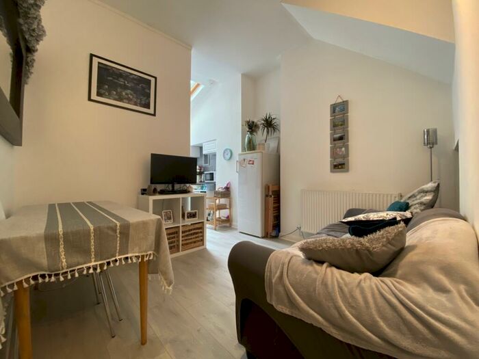 2 Bedroom Flat To Rent In Claude Road, Roath, CF24