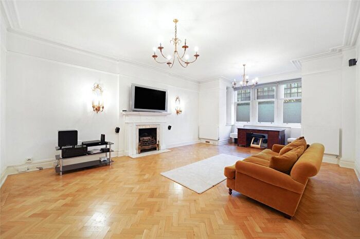 2 Bedroom Flat To Rent In Queens Gate, South Kensington, SW7