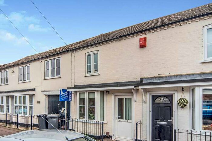 2 Bedroom Cottage To Rent In Hitchin Street, Biggleswade, SG18