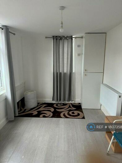 1 Bedroom Flat To Rent In St. Marys Road, Ilford, IG1