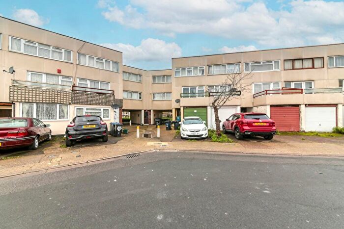 1 Bedroom Flat For Sale In Illingworth Close, Mitcham, CR4