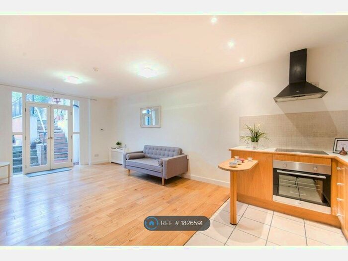 1 Bedroom Flat To Rent In Penywern Road, London, SW5