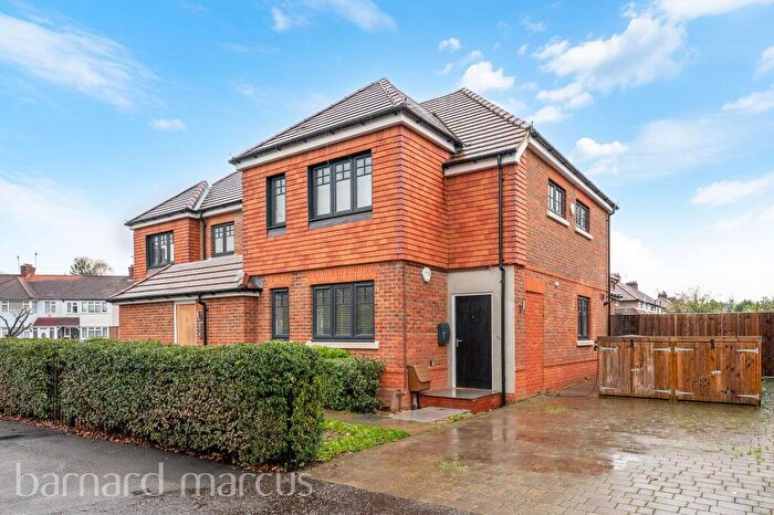 1 Bedroom Flat To Rent In Potters Grove, New Malden, KT3