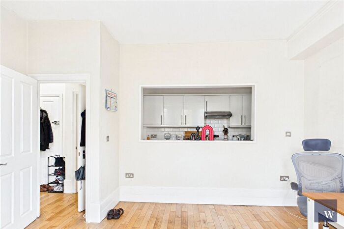 1 Bedroom Flat To Rent In Croxted Road, London, SE21