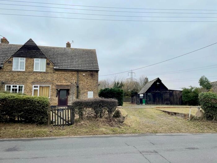 3 Bedroom Semi-Detached House For Sale In Little West Wood, Thong Lane, Shorne, Gravesend, Kent, DA12