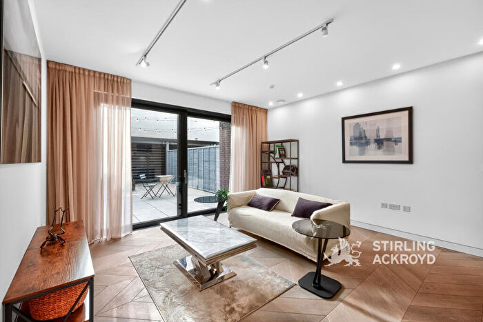 2 Bedroom Apartment To Rent In Pitfield Street, Shoreditch, London, N1