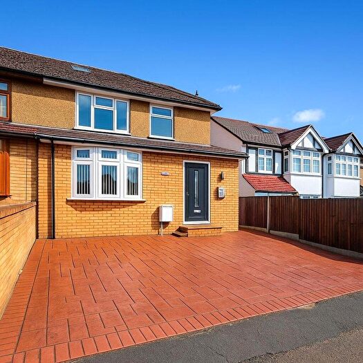 6 Bedroom Semi-Detached House To Rent In West End Street, High Wycombe, HP11