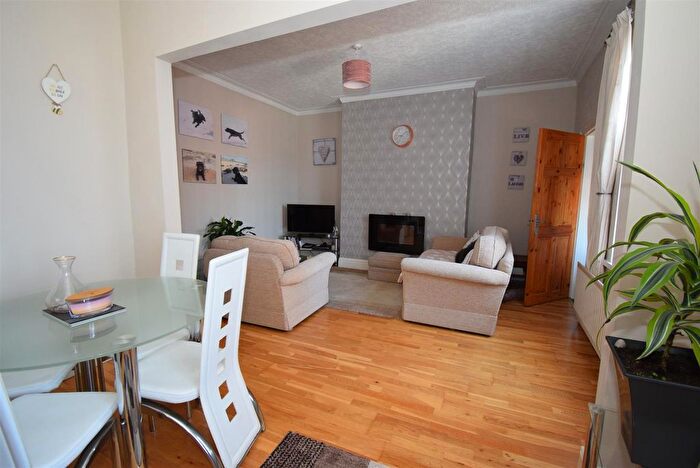 2 Bedroom Flat For Sale In Mowbray Road, South Shields, NE33