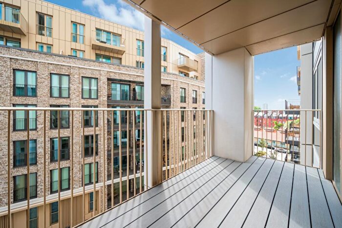 2 Bedroom Apartment For Sale In Bouchon Point, London, E1