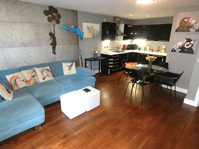 2 Bedroom Flat To Rent In Roundwood Court, Meath Crescent, Bethnal Green, E2