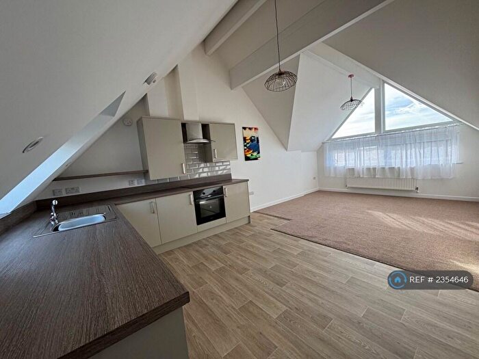 2 Bedroom Flat To Rent In Alexandra Road, St. Austell, PL25