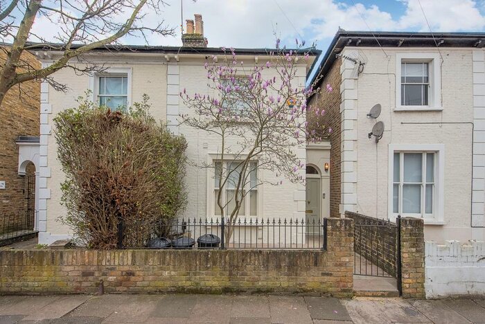 3 Bedroom Terraced House To Rent In Sheendale Road, Richmond, TW9