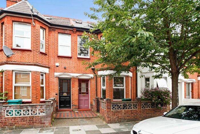 2 Bedroom Flat To Rent In Duncan Road, Richmond, TW9