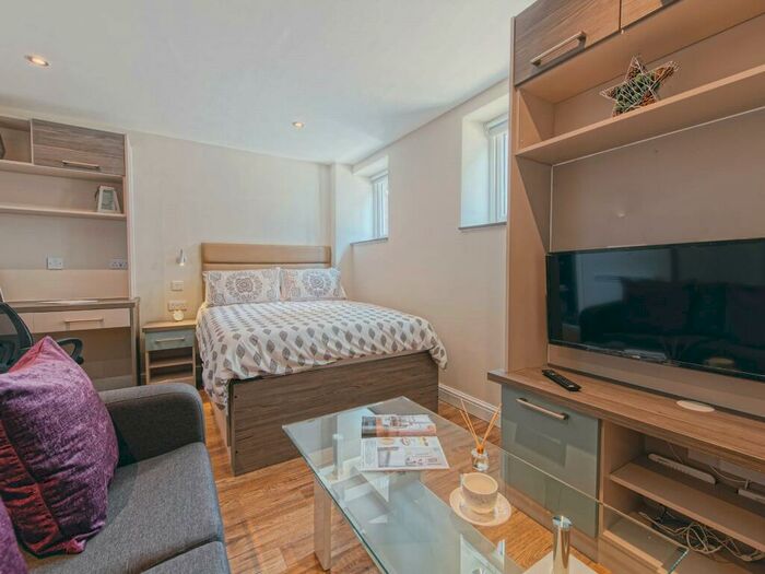 Apartment To Rent In Apt, Eagle House #, M3