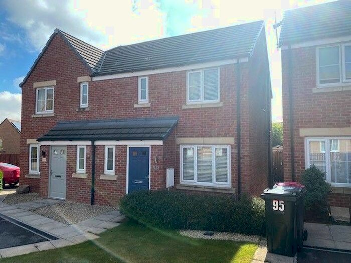 3 Bedroom Semi-Detached House To Rent In Moorhouse Drive, Thurcroft, Rotherham, S66