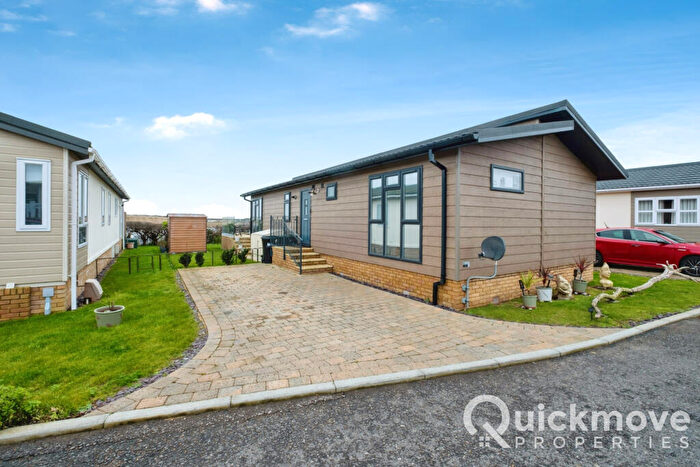 2 Bedroom Park Home For Sale In Milford-On-Sea, Hampshire, SO41