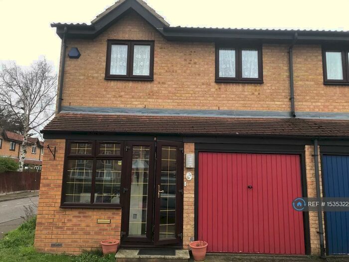 3 Bedroom End Of Terrace House To Rent In Express Drive, Ilford, IG3