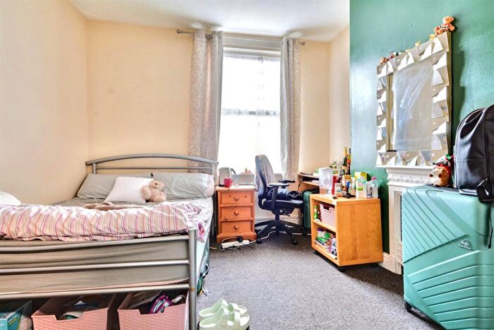 3 Bedroom Terraced House For Sale In Broxtowe Street, Nottingham, NG5