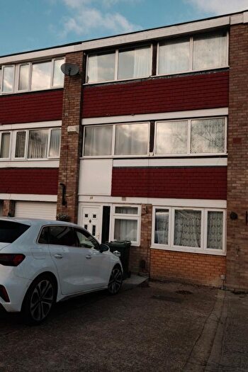 5 Bedroom Terraced House To Rent In Park Road, Stanwell, Staines-Upon-Thames, TW19