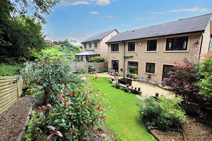 4 Bedroom Detached House For Sale In Dale Avenue, Todmorden, OL14