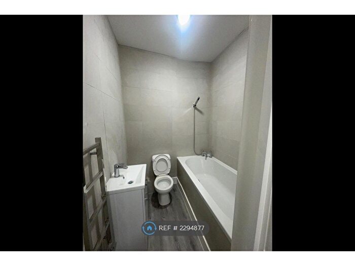 2 Bedroom Flat To Rent In Peckingham Street, Halesowen, B63