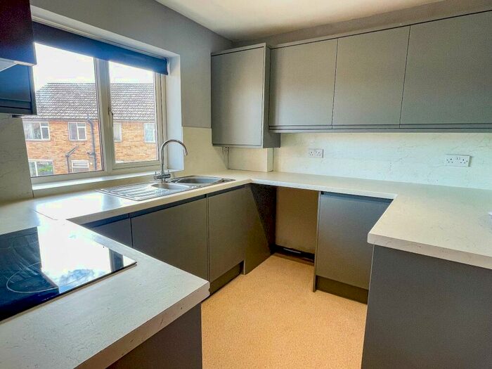 2 Bedroom Flat To Rent In Franklyn House, St Davids Drive, Scawsby, DN5