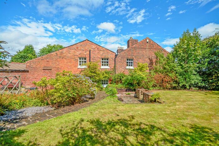 3 Bedroom End Of Terrace House For Sale In The Square, Ince, CH2