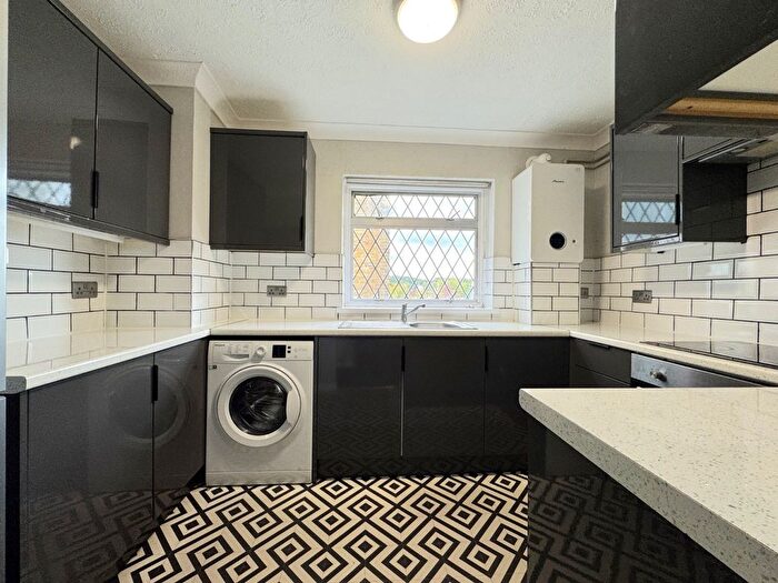 3 Bedroom Flat To Rent In Ellwood Avenue, Southampton, Hampshire, SO19