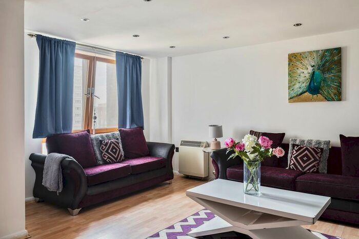 2 Bedroom Flat To Rent In Townmead Road, London, SW6