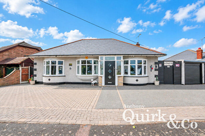 3 Bedroom Detached Bungalow For Sale In The Driveway, Canvey Island, SS8