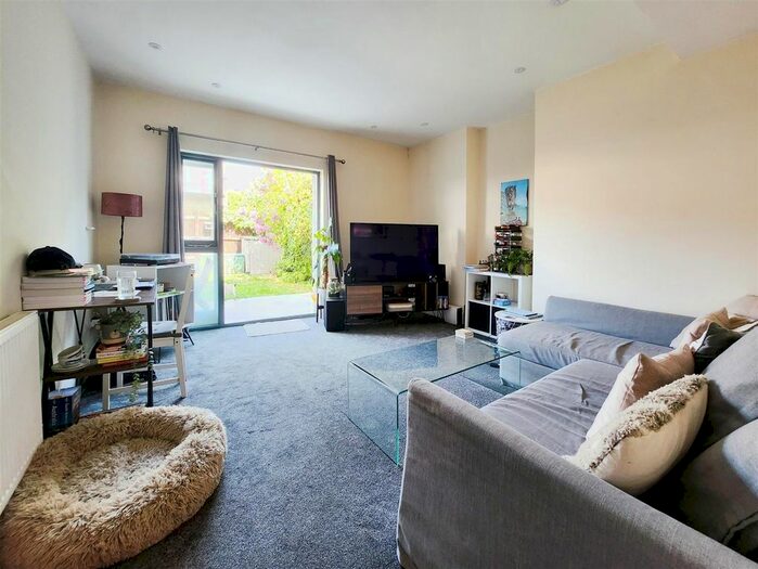 2 Bedroom Flat To Rent In Hartfield Road, London, SW19
