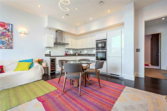 3 Bedroom Flat To Rent In Camden Road, Camden, NW1