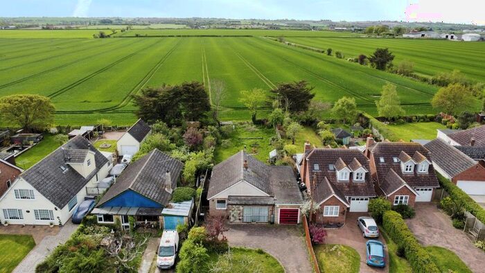 3 Bedroom Detached Bungalow For Sale In West Avenue, Mayland, CM3