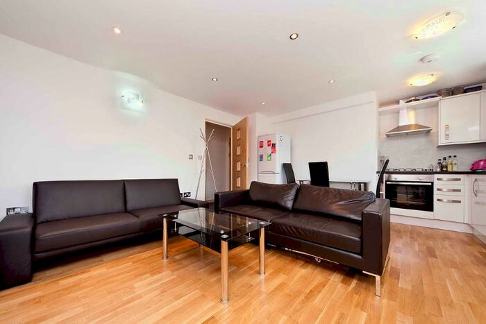 2 Bedroom Flat To Rent In Green Lane, Ilford, London, IG1
