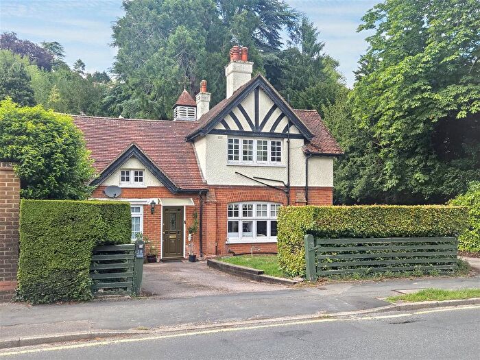 3 Bedroom Flat For Sale In Harestone Valley Road, Caterham, CR3