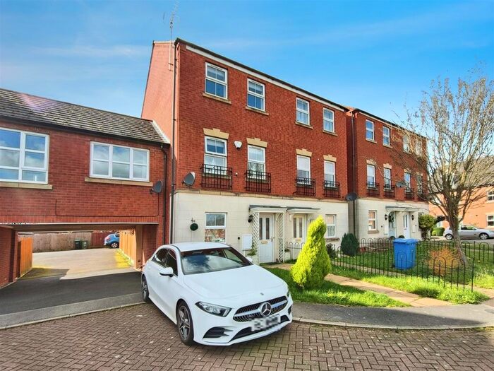 3 Bedroom Town House To Rent In Avocet Place, Warsop Vale, Mansfield, NG20