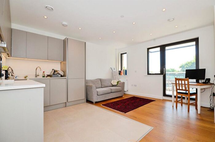 1 Bedroom Flat For Sale In Bridgehill Close, Wembley, HA0