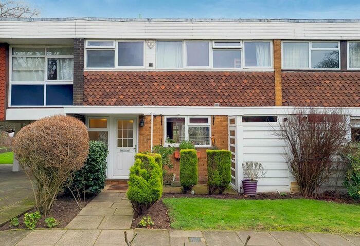 3 Bedroom Terraced House To Rent In Heronsforde, London W13