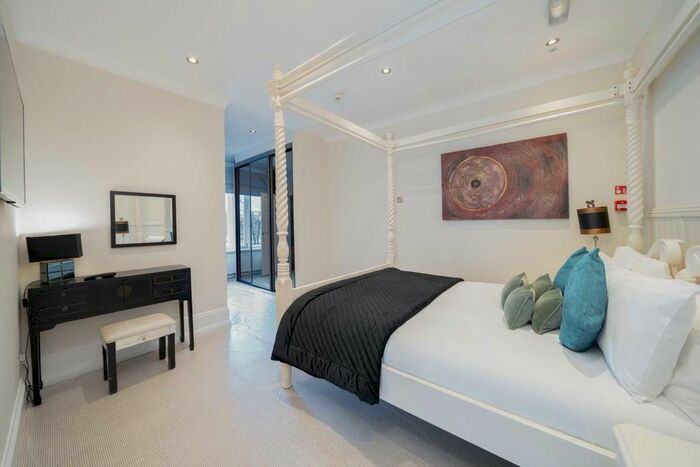 3 Bedroom Flat To Rent In Trebovir Road, London, SW5