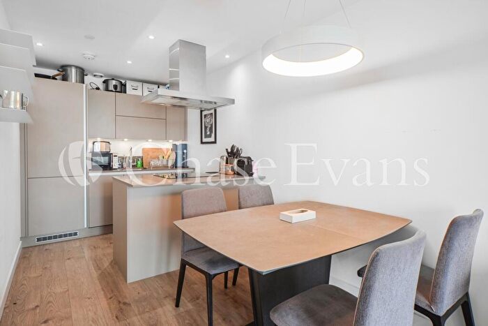 1 Bedroom Apartment For Sale In Stratosphere Tower, Great Eastern Road, Stratford, E15