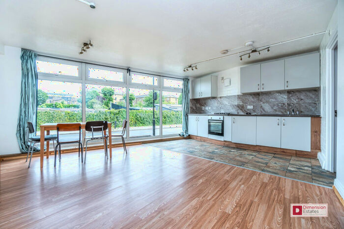 3 Bedroom Flat To Rent In Wick Road, Homerton, Hackney, E9
