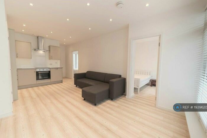 2 Bedroom Flat To Rent In Mowlem Street, London, E2